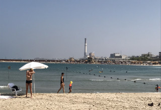 אנשים בים, שרב (צילום: אבשלום ששוני)