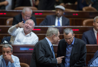 יריב לוין ובנימין נתניהו (צילום: הדס פרוש, פלאש 90)