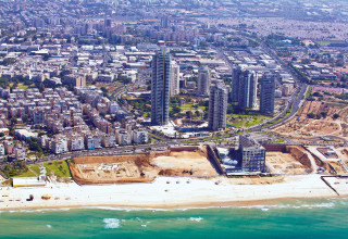 ראשון לציון, קו החוף (צילום: איסאם רימאווי, פלאש 90)