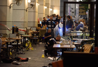 זירת הפיגוע בשרונה (צילום: גילי יערי, פלאש 90)