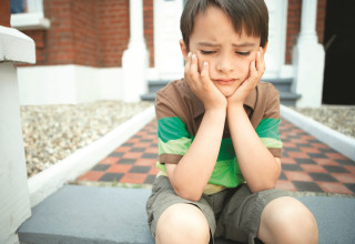 ילד עצוב (צילום: אינג אימג')