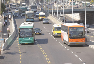 תחבורה ציבורית, אוטובוסים (צילום: ראובן קסטרו)