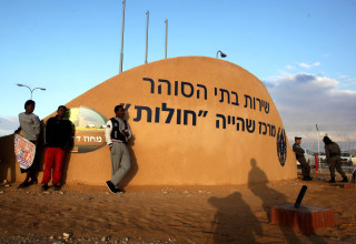 מסתננים במתקן חולות (צילום: פלאש 90)