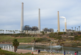 תחנת הכוח בחדרה (צילום: גילי יערי, פלאש 90)