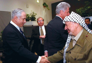 בנימין נתניהו ויאסר ערפאת (צילום: רויטרס)