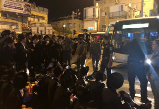 מחאת הפלג הירושלמי בבני ברק (צילום: דוברות המשטרה)