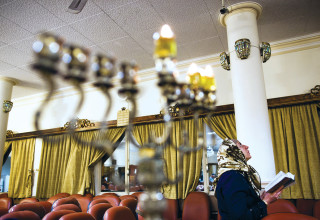 בית כנסת בטהרן (צילום:  AFP)