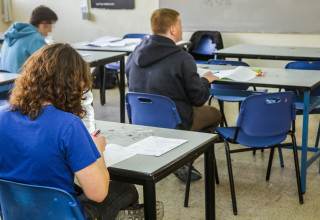 תלמידים נבחנים (צילום: רועי אלימה, פלאש 90)