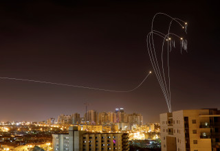 ירי רקטות לעבר שטח ישראל (צילום: רויטרס)