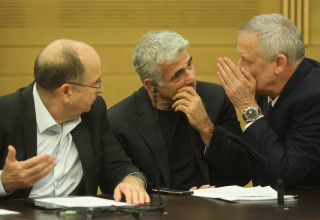 גנץ, לפיד, יעלון (צילום:  מרק ישראל סלם)