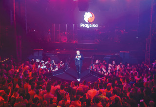 ×¤×œ×™×™×˜×™×§×