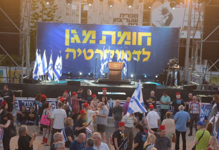 הפגנה בתל אביב נגד חוק החסינות (צילום:  אבשלום ששוני)