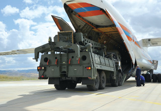 סוללות S400 מגיעות לבסיס חיל האוויר הטורקי באנקרה (צילום: רויטרס)