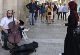 דו קיום בירושלים (צילום: מרק ישראל סלם)
