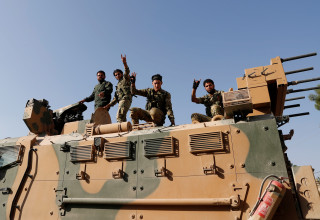 לוחמים כורדים בצפון סוריה (צילום: רויטרס)