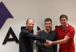 מייסדי ארמיס, נדיר יזרעאל ויבגני דיברוב, והיו"ר גילי רענן (צילום: הילה בר דוד)