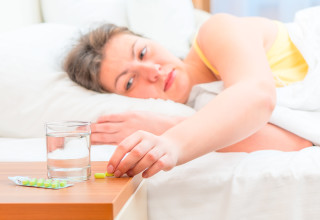 אישה חולה (אילוסטרציה) (צילום: אינג אימג')