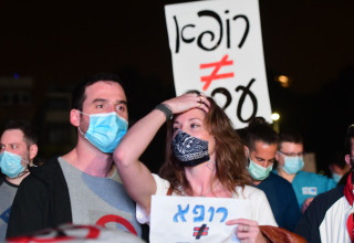 מחאת הרופאים בכיכר הבימה (צילום:  אבשלום ששוני)