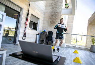 אימון בזום  (צילום: אוליבייה פיטוסי, פלאש 90)