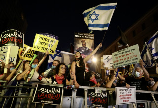 הפגנות המחאה נגד ראש הממשלה בנימין נתניהו מול המעון בירושלים (צילום:  מרק ישראל סלם)