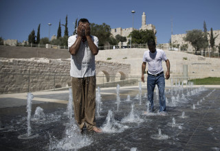 גל חום בירושלים, ארכיון (למצולמים אין קשר לנאמר בכתבה) (צילום: יונתן זינדל, פלאש 90)