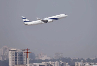 מטוס אל על ממריא (צילום: אבשלום ששוני)