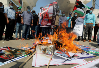 מחאה בעולם הערבי נגד הסכמי השלום (צילום:  REUTERS/Mohammed Salem)