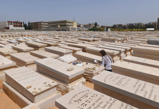 בית קברות בבני ברק (צילום: תומר נויברג, פלאש 90)