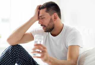 צלצולים באוזניים וכאבי עיניים שלא מאפשרים לישון (צילום: אינגאימג')