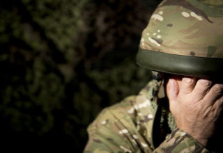 חייל במצוקה (צילום: Shutterstock)