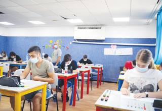 תלמידים בכיתה לימודים עם מסכות בית ספר (צילום: יוסי זליגר, פלאש 90)
