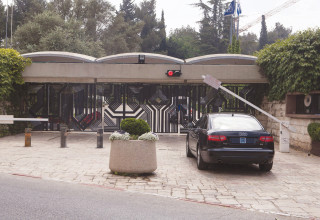 × ×©×™× ×