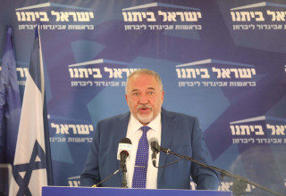 אביגדור ליברמן בישיבת סיעת ישראל ביתנו (צילום: מרק ישראל סלם)