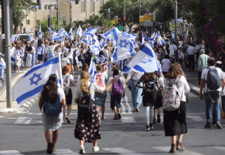 מצעד הדגלים בירושלים (צילום:  מרק ישראל סלם)