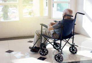 קשיש סיעודי (צילום: Shutterstock)