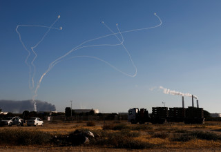 ירי רקטות מעזה (צילום:  רויטרס)