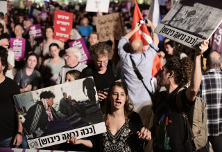 צילום מההפגנה בכיכר הבימה (צילום:  תומר נויברג, עומדים ביחד)