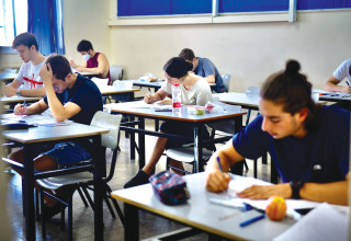 תלמידי תיכון בכיתה (למצולמים אין קשר לכתבה) (צילום: אבשלום ששוני)