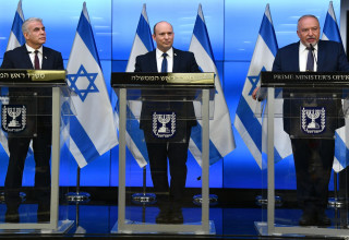 אביגדור ליברמן, נפתלי בנט ויאיר לפיד במסיבת העיתונאים (צילום: חיים צח לע"מ)