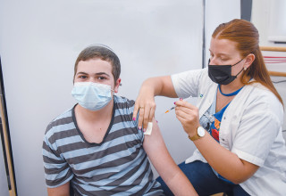 חיסון קורונה לילדים ונוער (צילום: פלאש 90)