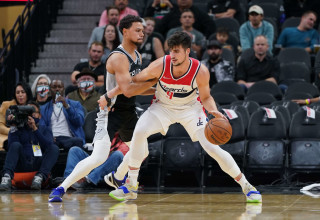 רק 2 נקודות ב-21 דקות. אבדיה מול פורבס (צילום: רויטרס)