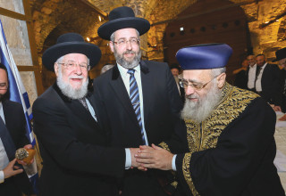 הרבנים יצחק יוסף, ישראל לאו ודוד לאו (צילום: שלומי כהן, פלאש 90)