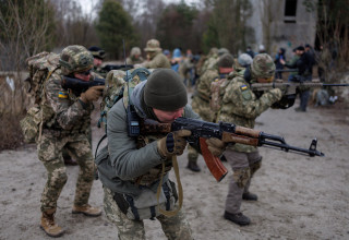 כוחות צבא אוקראינה בצל המתיחות עם רוסיה (צילום: רויטרס)