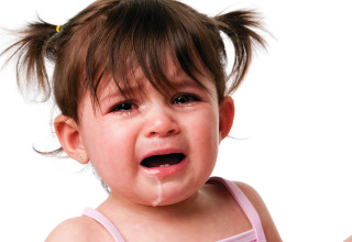 ילדה קטנה בוכה  (צילום:  אינג אימג')