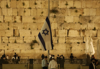 דגל ישראל הורד לחצי התורן, יום השואה תשפ"ב  (צילום: אלישיב רקובסקי/TPS)