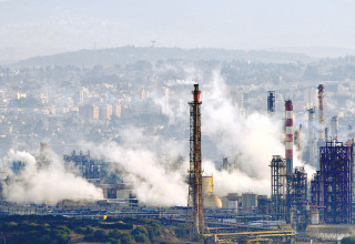 זיהום במפרץ חיפה (ארכיון)  (צילום: שי לוי, פלאש 90)