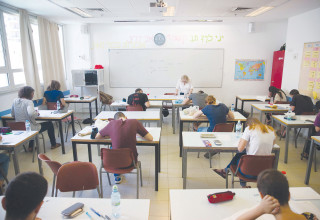 תלמידים בבחינת בגרות (צילום: נועם ריבקין, פלאש 90)