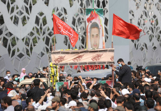 מסע הלוויה של קצין משמרות המהפכה (צילום: Majid Asgaripour/WANA (West Asia News Agency) via REUTERS)