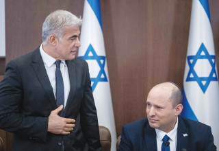 בנט ולפיד  (צילום: יונתן זינדל, פלאש 90)