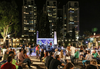 לילה לבן  מוזיקה ותאטרון רחוב בשוק הפשפשים  (צילום: כפיר סיון)